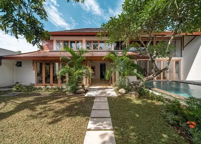 ヴィラ Balinese Luxury Amisha Villa: 4br In スミニャック