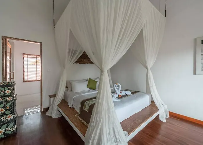 ヴィラ Balinese Luxury Amisha Villa: 4br In スミニャック
